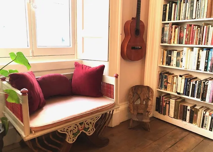 Central Apartment With Parking, Original Art And Antiques