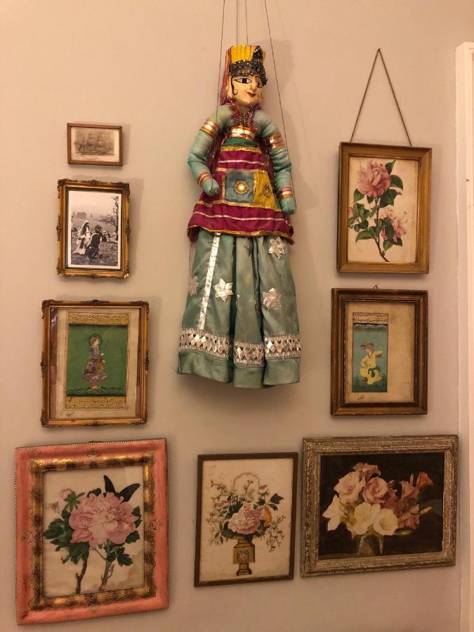 Apartamento With Parking, Original Art And Antiques *