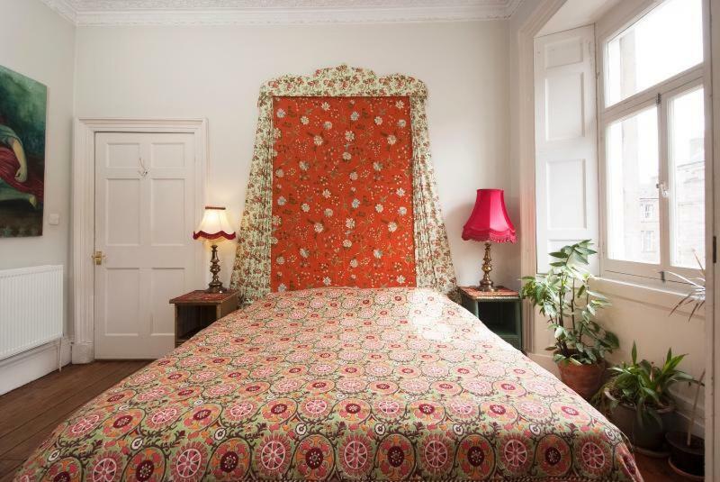Apartamento With Parking, Original Art And Antiques
