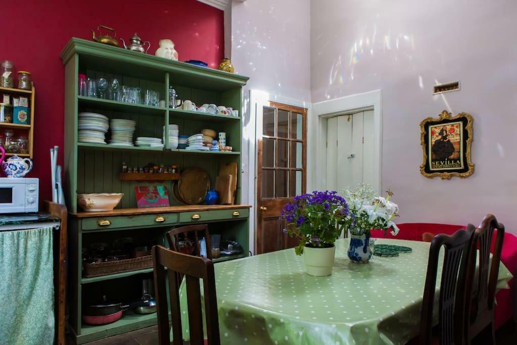 With Parking, Original Art And Antiques Edimburgo