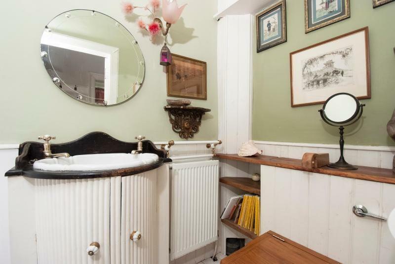 With Parking, Original Art And Antiques Apartamento *