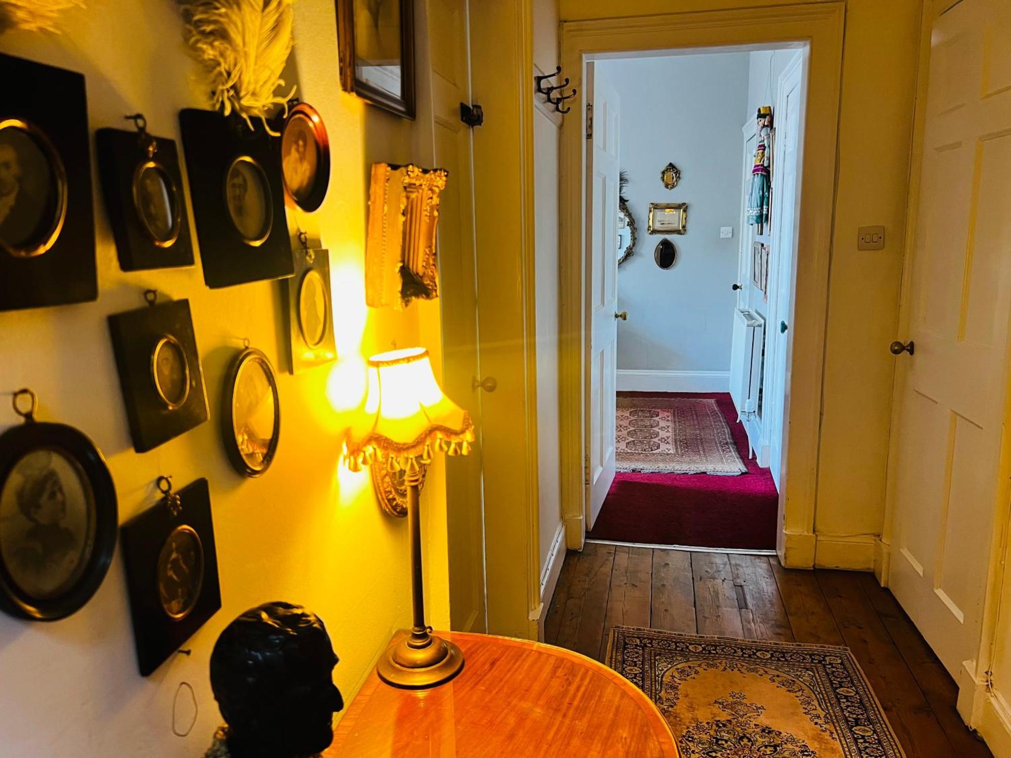 Appartamento With Parking, Original Art And Antiques *